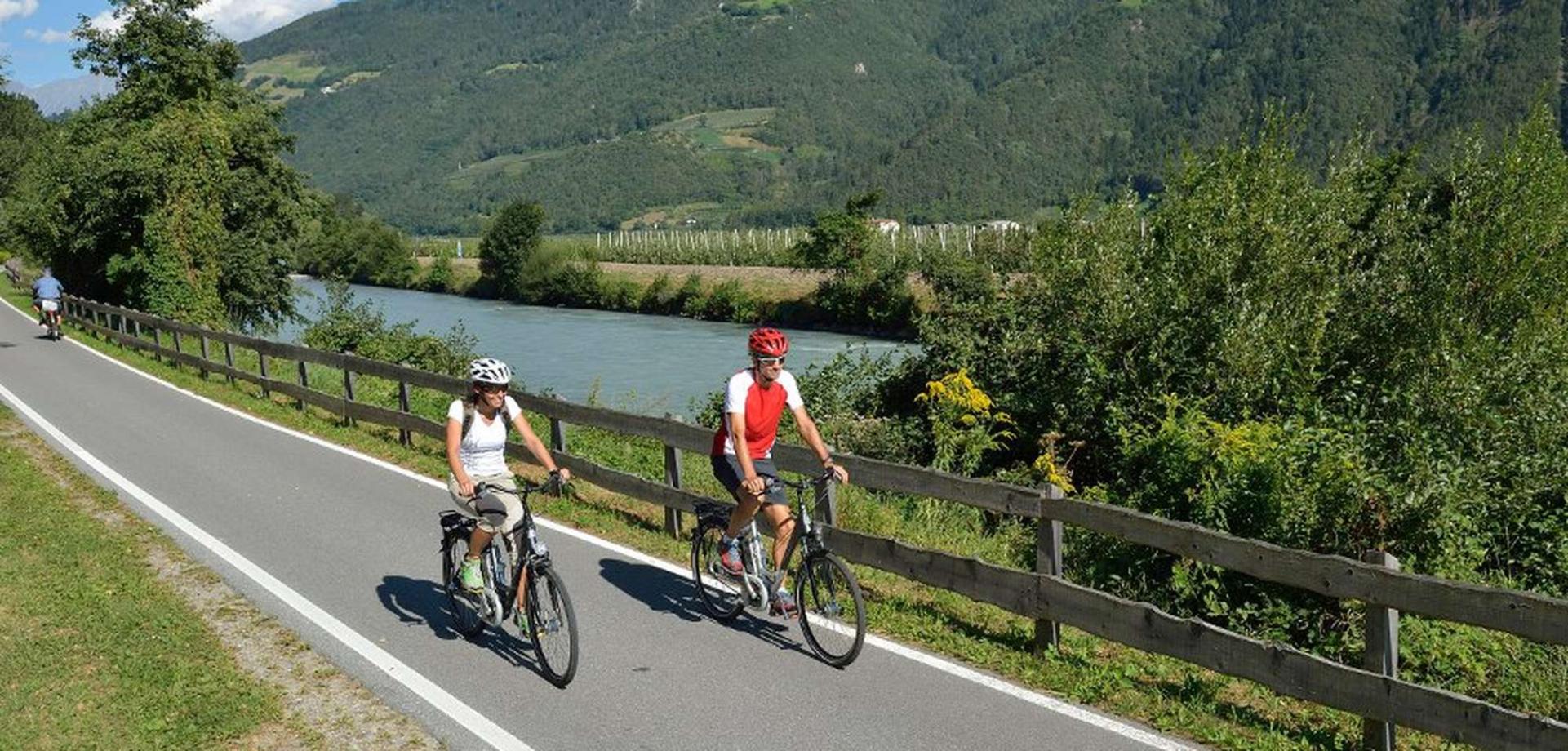 Castelli ed un bicchiere di vino